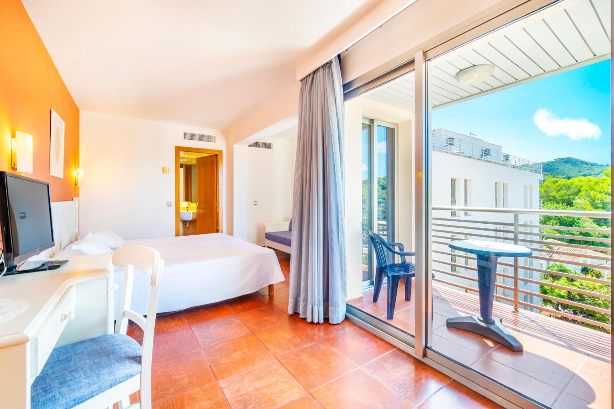 Triple Room with Balcony,1588442619:JPEG